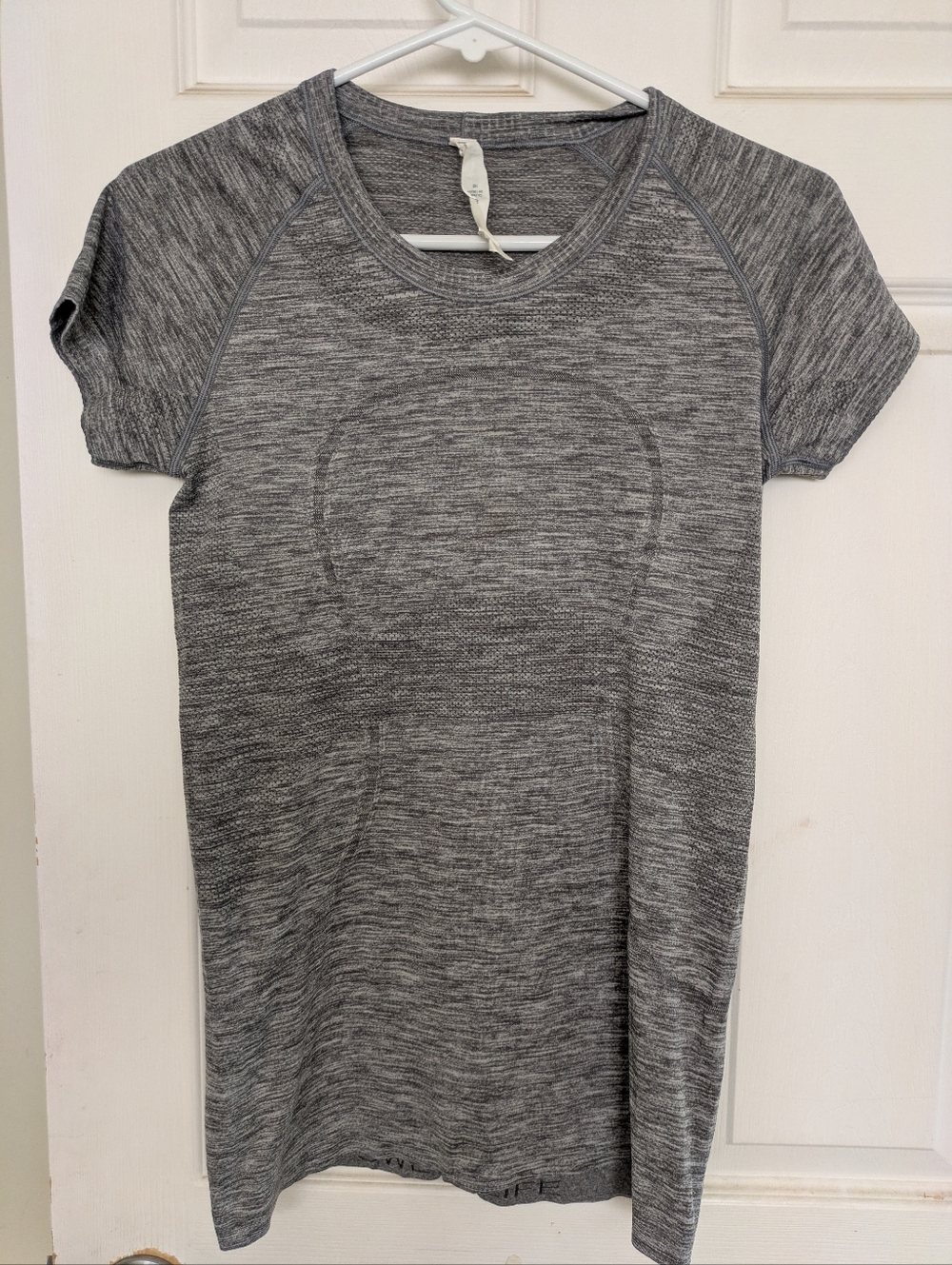 lululemon athletica Heathered Gray Short Sleeve Swiftly Tech - Size 8